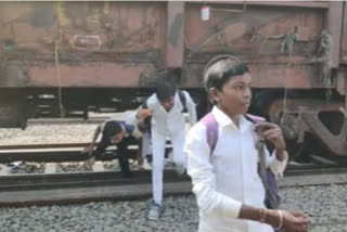 villagers-of-dehgaon-gosavi-in-selu-taluka-make-dangerous-travel-by-under-train