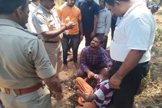 Kadaba police staff helps a man who fall down on road!