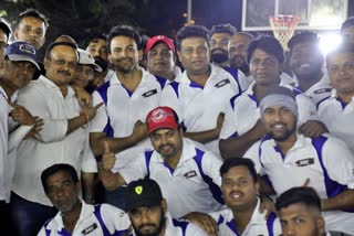 Duniya Vijeya and Salaga Team Play Cricket