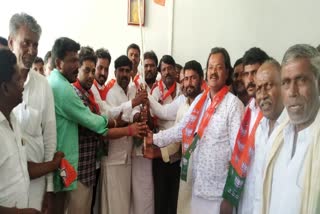 Taluka panchayat member of Congress joins BJP