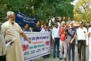 protest of State Third Class Government Employees Union in Raipur