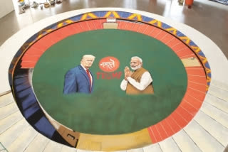 Surat artists draw 3D painting  3D painting of Motera stadium  Namaste Trump  Surat artists  'നമസ്‌തേ ട്രംപി'നായി ത്രീഡി ചിത്രം വരച്ച് സൂറത്ത് കലാകാരന്മാർ  'നമസ്‌തേ ട്രംപ്'  സൂറത്ത് കലാകാരന്മാർ  അഹമ്മദാബാദ്  സർദാർ പട്ടേൽ മോട്ടേര സ്റ്റേഡിയം