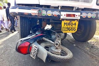 tipper-hits-bike-one-dead-in-nanded