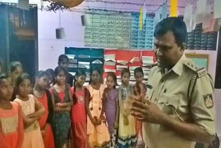 free-coaching-class-to-students-by-police-inspector-in-koppala