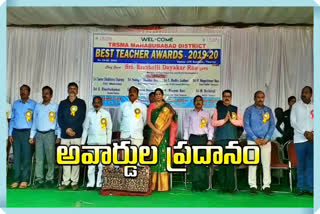 best teacher award given by minister errabelly dayakar rao in mahabubabad