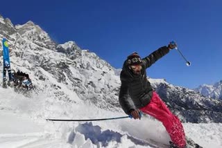 tourists enjoy skiing in kinnaur