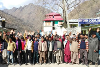 Mandi: people protest against fare hike by tempo drivers