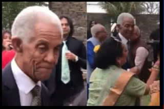 83-year-old Sir Gary Sobers dancing