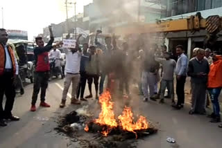 Slim burns of waris pathan in sambhal by vhp and bajrang dal cadres