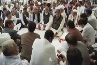 inld leader abhay chautala pays tribute to former mla khurshid ahmed