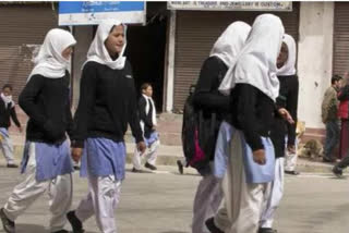 Kashmir schools Article 370 Kashmir lockdown Kashmir schools to reopen today after three-month winter break ശ്രീനഗര്‍: ശീതകാല അവധിക്ക് ശേഷം കശ്‌മീരിലെ സ്‌കൂളുകള്‍ ഇന്നുതുറക്കും ശ്രീനഗര്‍