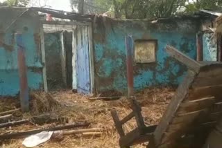 Fire caught in a house of bhadrak, bhadrak latest news, fire accident in bhadrak, ଭଦ୍ରକରେ ଅଗ୍ନିକାଣ୍ଡ, ଭଦ୍ରକ ଲାଟେଷ୍ଟ ନ୍ୟୁଜ୍‌, ଭଦ୍ରକର ଏକ ଘରେ ଲାଗିଲା ନିଆଁ