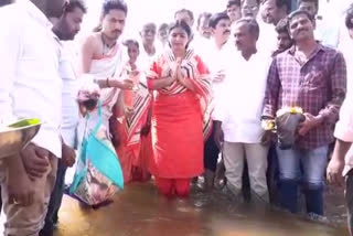 MLA  Padmavathi participated in the Jalaharati program