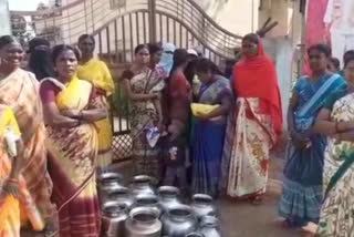 womens protest for water