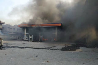 fire in many vehicles including petrol pump in bhajanpura in delhi