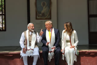 namaste trump,pm modi welcomes us president,ಟ್ರಂಪ್ ಅವರನ್ನು ಬರಮಾಡಿಕೊಂಡ ಮೋದಿ,ಸಬರಮತಿ ಆಶ್ರಮದಲ್ಲಿ ಟ್ರಂಪ್​ ದಂಪತಿ