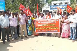 Farmers' agitation against Trump's India visit in Mahabubabad district