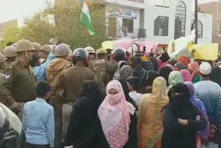 aligarh women protest against mosque firing