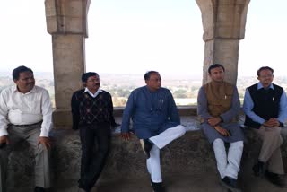 Chairman of Select Committee Laxman Singh praised Mandu