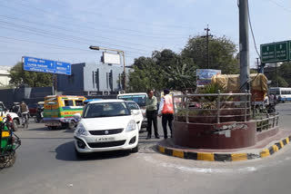 DM Ajay Shankar Pandey inspected the roades of Ghaziabad like a common man