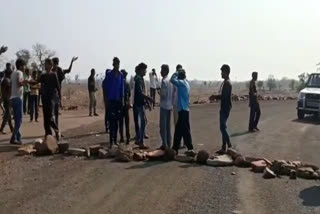 farmers block the road