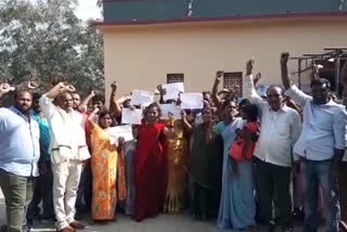 villagers protest for government give home places