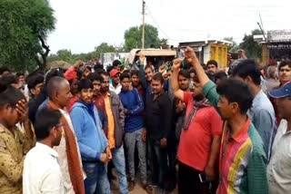 Farmers protest in bemetara for paddy purchase