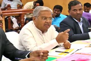 progress-review-meeting-at-raichur-by-dcm-govinda-karajola