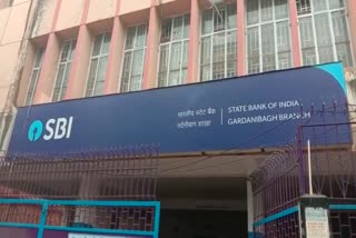 SBI के लॉकर से लाखों के गहने और कैश गायब