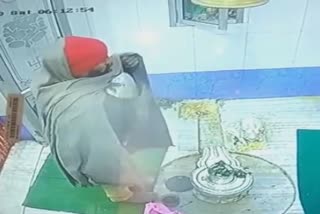 thief steal sheshnags from 2 mandirs, caught in cctv video