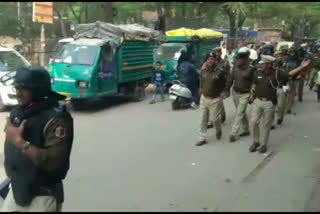 After flag march of police, people gave message of brotherhood in south delhi