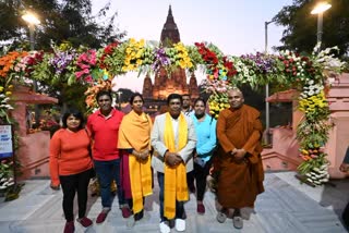 mauritius-president-prithviraj-singh-worshiped-at-mahabodhi-temple