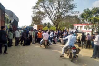 Farmers end road jam on NH 30 in Bodla