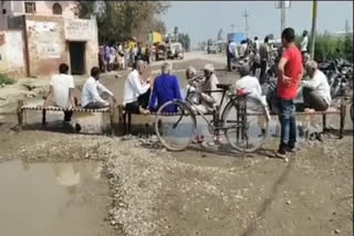 badota villagers jammed road