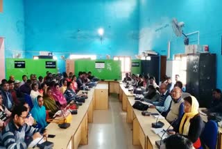 Review meeting in Dumka, Dumka SDO, SDO review meeting, दुमका एसडीओ, दुमका में समीक्षा बैठक, एसडीओ ने की बैठक