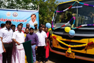 புதிய  பேருந்தை அமைச்சர் கடம்பூர் ராஜு கொடியசைத்து தொடங்கி வைக்கும் காட்சி