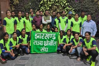 National Throwball Competition, Jharkhand Men's-Women's Throwball Team, Dr. Rajesh Gupta, President of Throwball Association, Throwball players of Jharkhand, झारखंड के थ्रोबॉल खिलाड़ी,  राष्ट्रीय थ्रोबॉल प्रतियोगिता, झारखंड पुरुष- महिला थ्रोबॉल टीम, थ्रोबॉल संघ के अध्यक्ष डॉ. राजेश गुप्ता