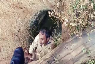 Jamtara police, theft in Jamtara, thief arrested, thief dropped in a well, जामताड़ा पुलिस, जामताड़ा में चोरी, चोर गिरफ्तार, कुएं में गिरा चोर