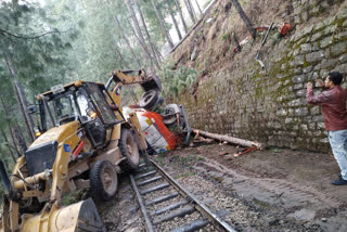 Kerosene-filled tanker fell on the Kalka-Shimla railway track, कालका-शिमला रेलवे ट्रैक पर मिट्टी के तेल से भरा टैंकर गिरा