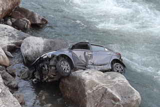 A car collided with cars in Kullu fell in the river