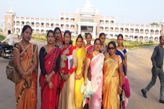 Anganwadi workers submitted memorandum in name of CM and PM