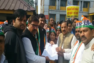 Congress workers submitted memorandum to BJP MP Dr. Mahesh Sharma in noida
