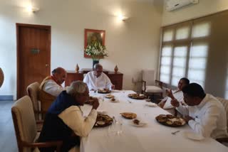 Amit Shah and Mamata Banerjee having lunch together after Eastern Zonal Council meeting