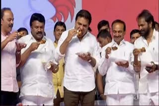 Telangana minister eating chicken, சிக்கன் கொரோனா பீதி
