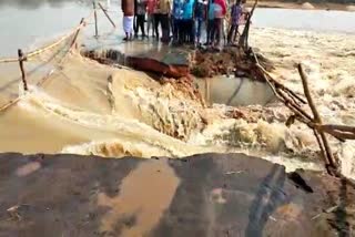 Ajoy temporary bridge destroyed to raise water,danger 2 district