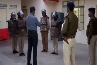 new SP vivek agrawal visited  Chaurai police station in chhatarpur