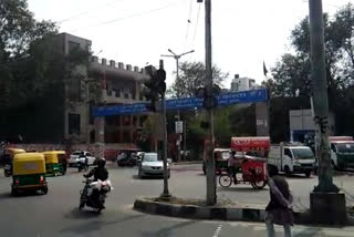 Dwarka Sector 7 Signal light is defective