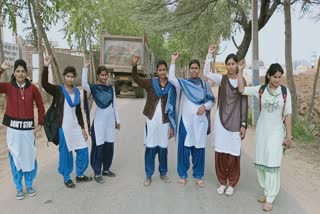 girl students protest for bus facilities in charkhi dadari