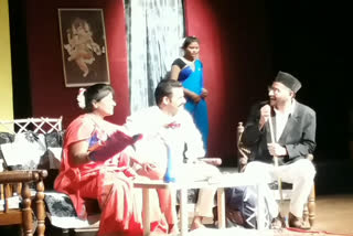 Panchi aisi aate drama staged in Shaheed Bhavan in Bhopal