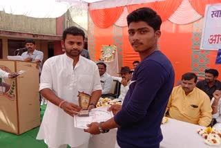 Award distribution ceremony organized at Swami Vivekananda College